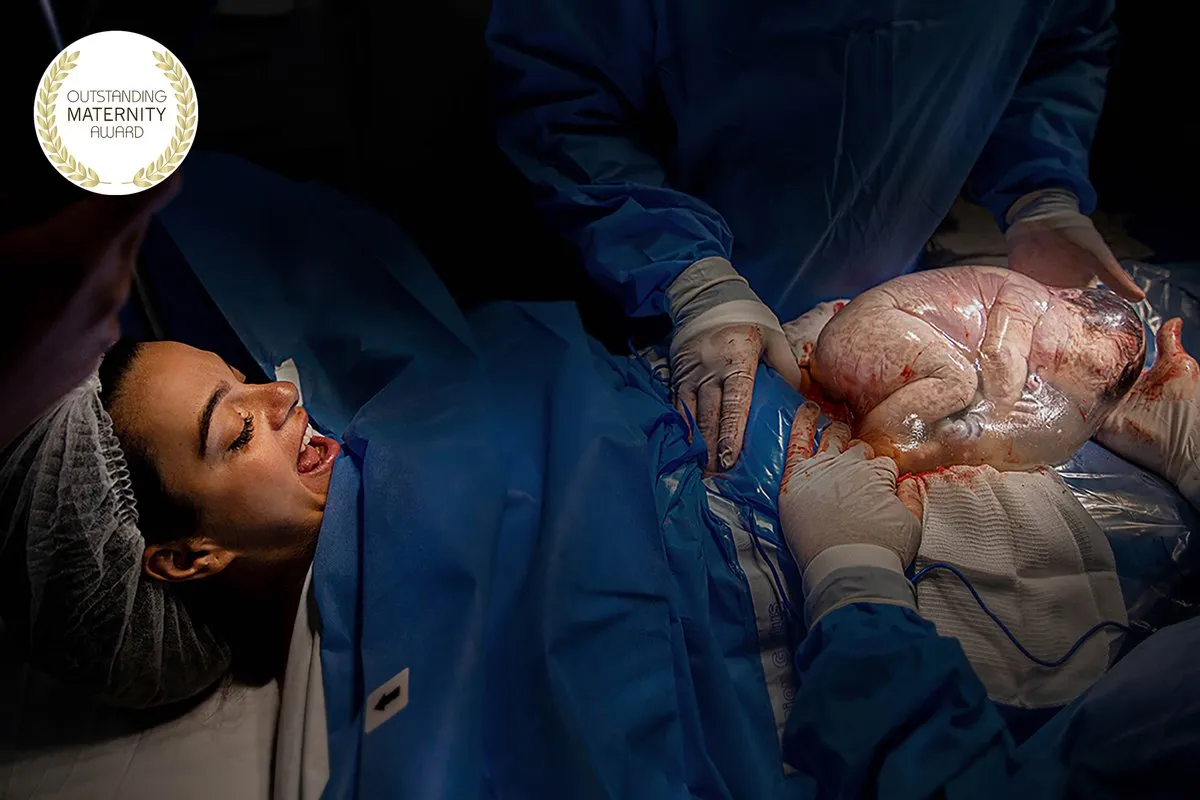 Foto premiada: Outstanding Maternity Award, Temporada 27 · Duas fotos premiadas